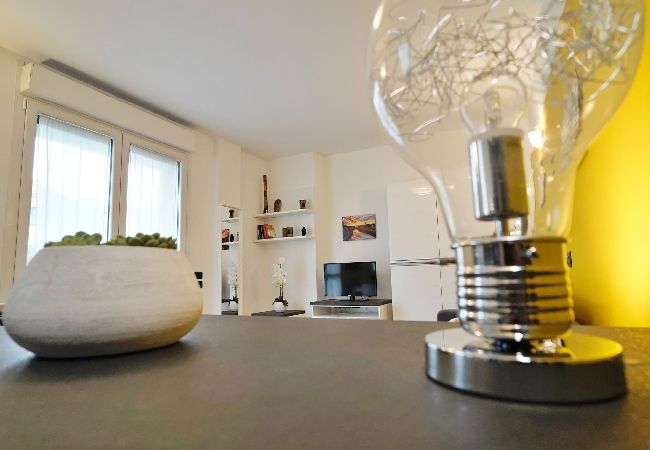 Studio a Milano - Palazzo Candiani - Luminoso monolocale con balcone Studio a Milano - Palazzo Candiani - Luminoso monolocale con balcone