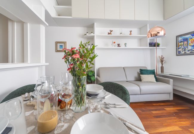 Appartamento a Milano - S. Marco - Luminoso bilocale con balcone in Brera  Appartamento a Milano - S. Marco - Luminoso bilocale con balcone in Brera