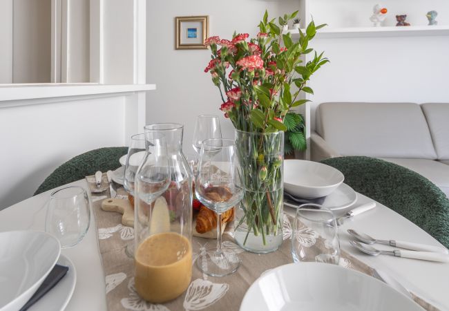 Appartamento a Milano - S. Marco - Luminoso bilocale con balcone in Brera  Appartamento a Milano - S. Marco - Luminoso bilocale con balcone in Brera