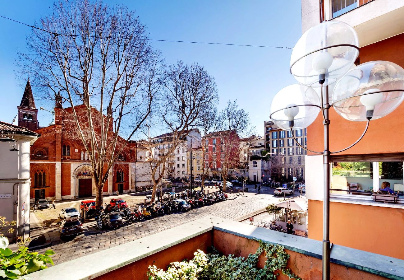 Appartamento a Milano - S. Marco - Luminoso bilocale con balcone in Brera 