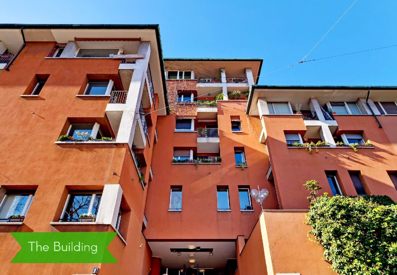 Appartamento a Milano - S. Marco - Luminoso bilocale con balcone in Brera 