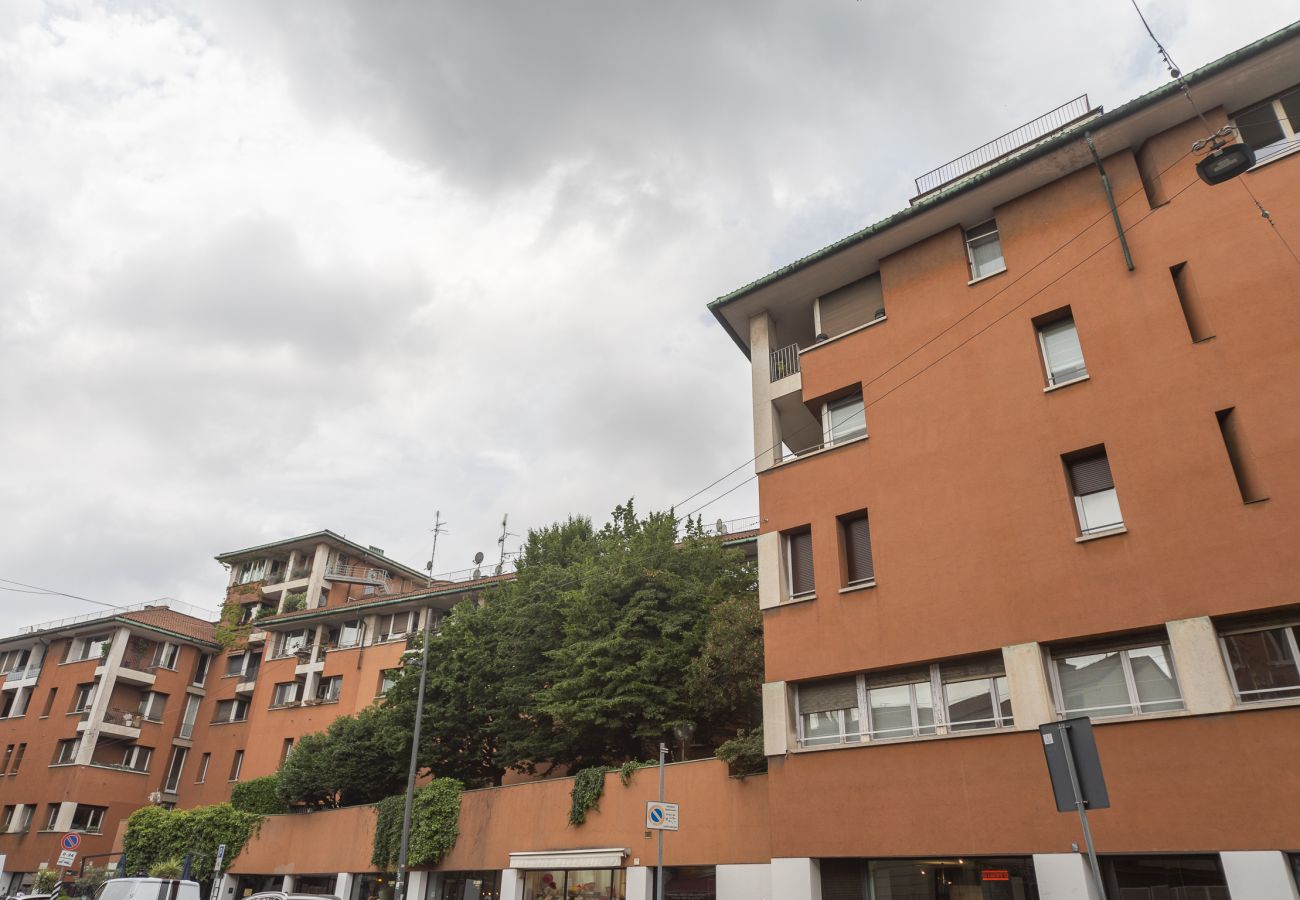 Appartamento a Milano - S. Marco - Luminoso bilocale con balcone in Brera 