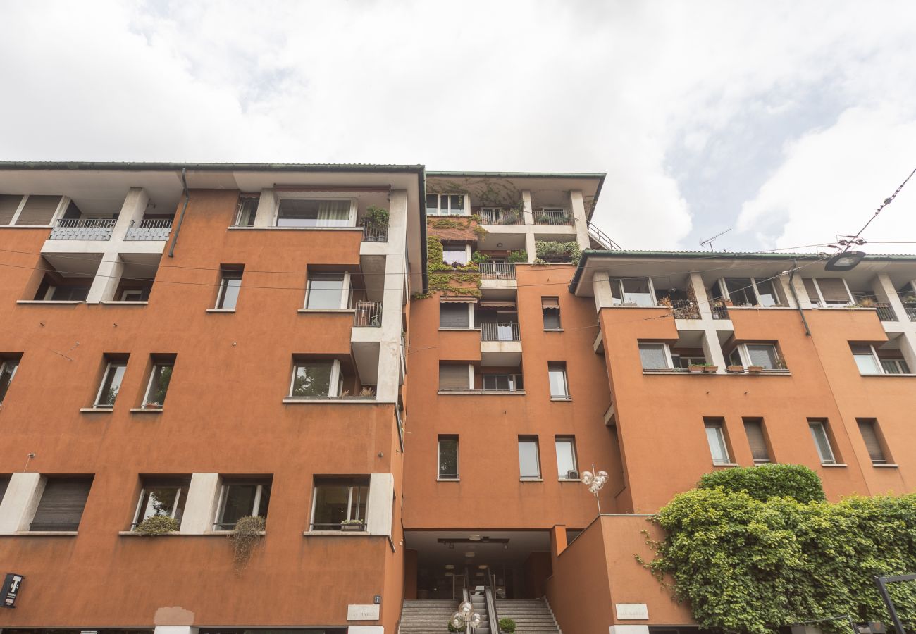 Appartamento a Milano - S. Marco - Luminoso bilocale con balcone in Brera 