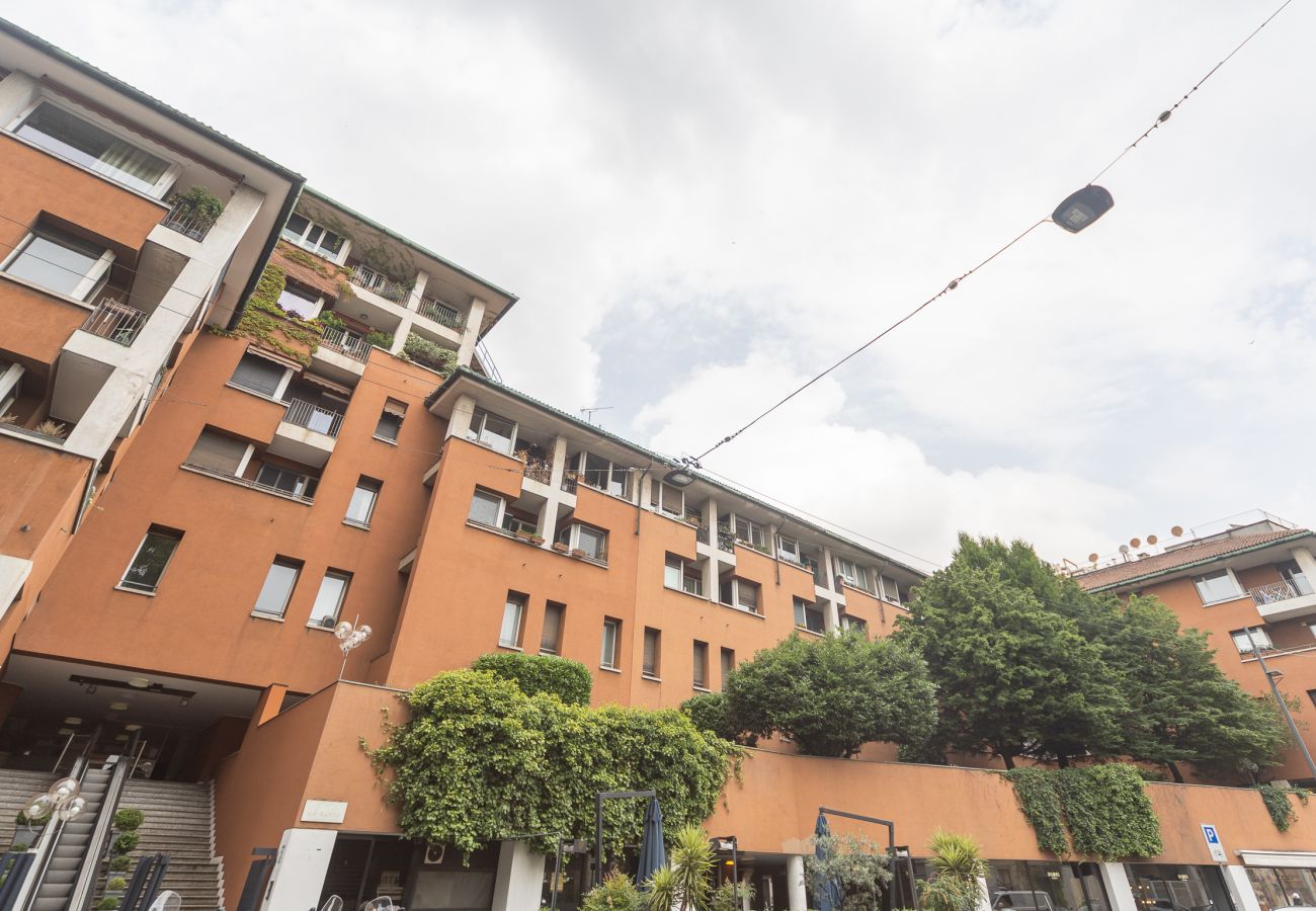 Appartamento a Milano - S. Marco - Luminoso bilocale con balcone in Brera 