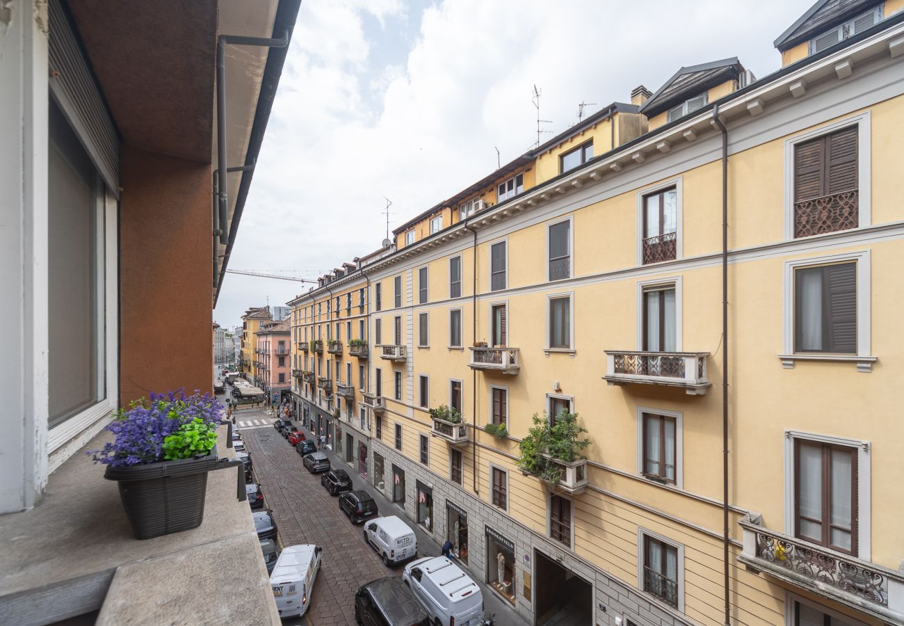 Appartamento a Milano - S. Marco - Luminoso bilocale con balcone in Brera 