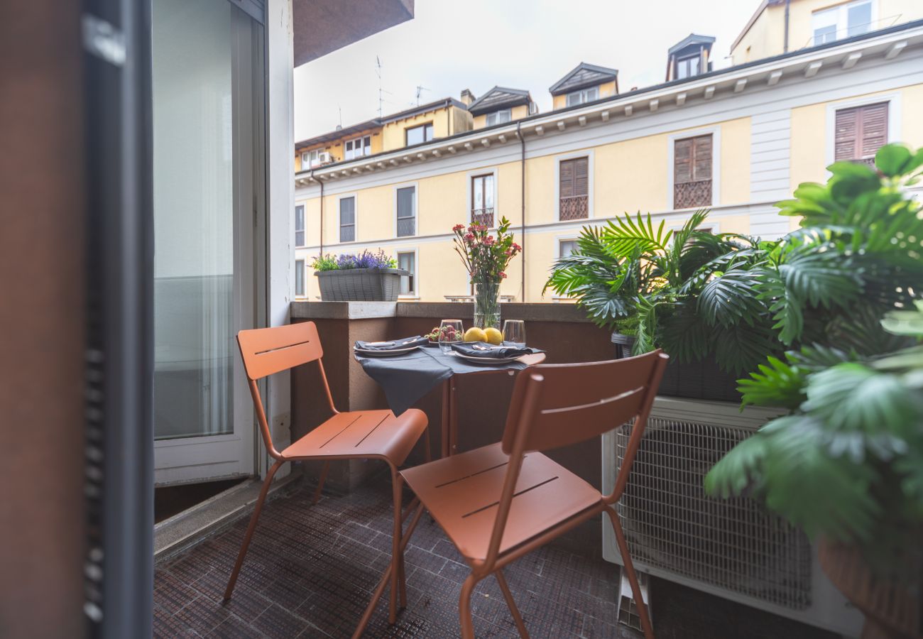 Appartamento a Milano - S. Marco - Luminoso bilocale con balcone in Brera 