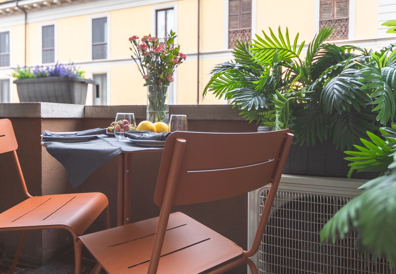 Appartamento a Milano - S. Marco - Luminoso bilocale con balcone in Brera 