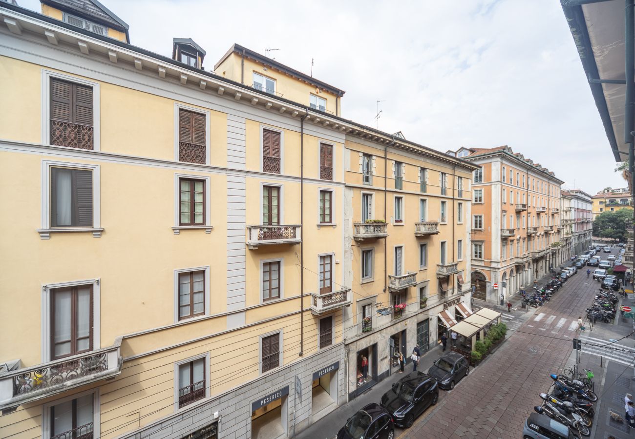 Appartamento a Milano - S. Marco - Luminoso bilocale con balcone in Brera 
