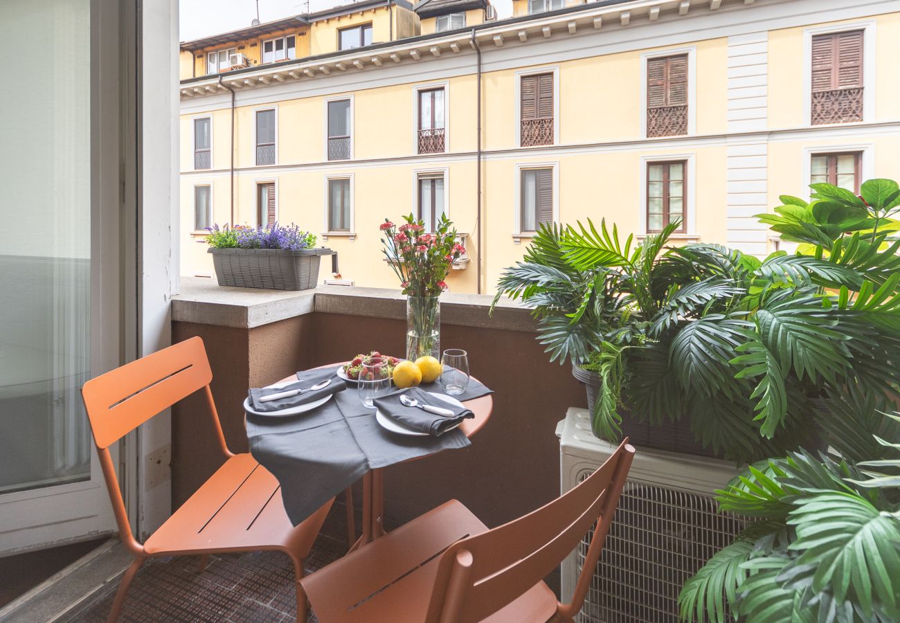 Appartamento a Milano - S. Marco - Luminoso bilocale con balcone in Brera 