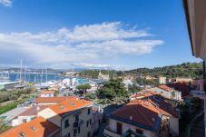 Appartamento a Le Grazie - Carpena - Spazioso trilocale con balcone a Portovenere