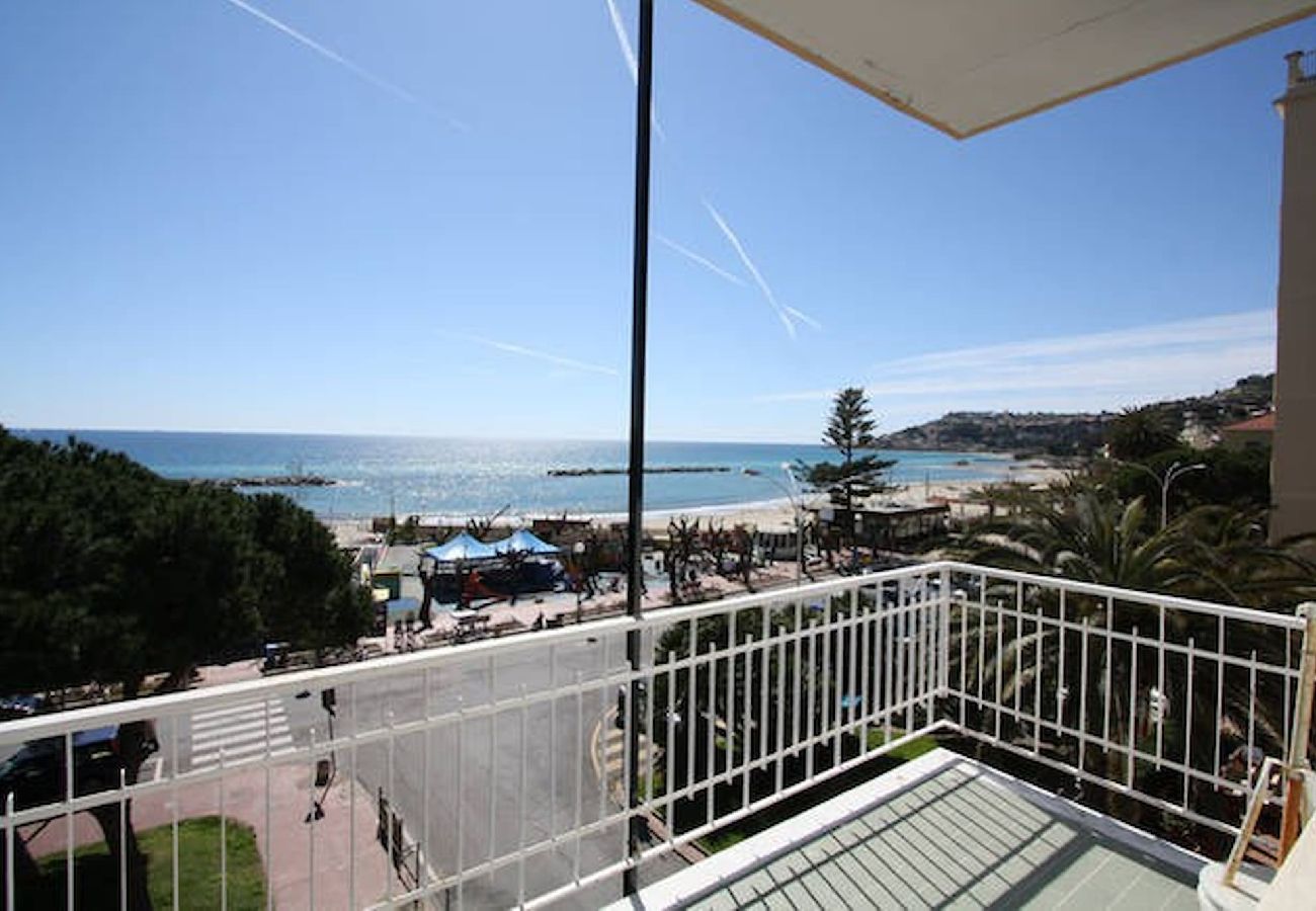 Residence a Taggia - Arma di Taggia - Trilo con terrazzo fronte mare 