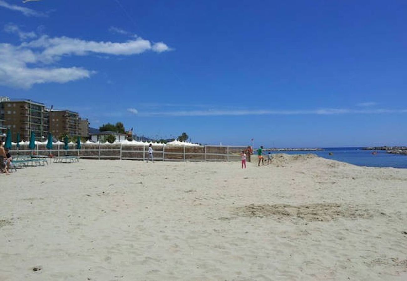Residence a Taggia - Arma di Taggia - Trilo con terrazzo fronte mare 