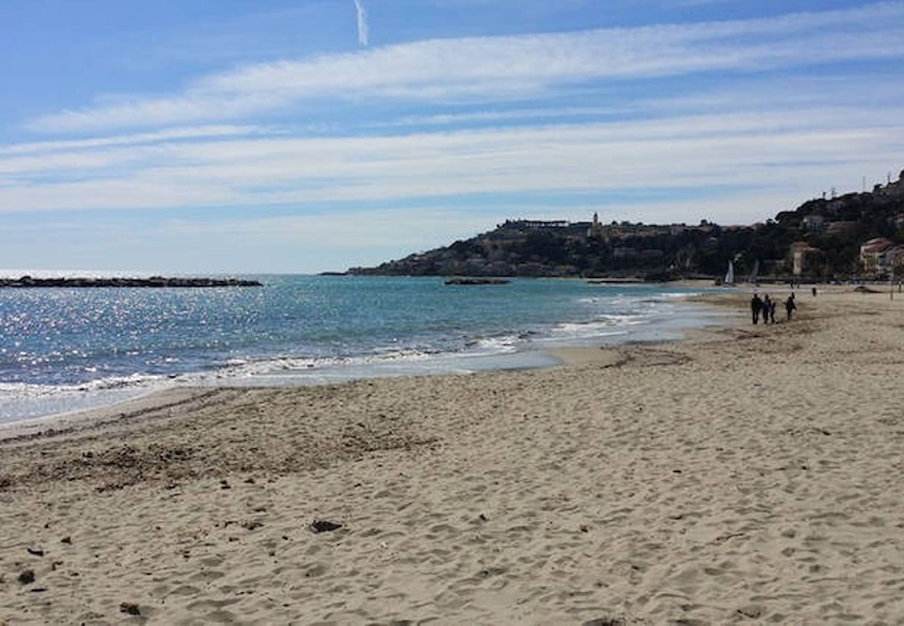 Residence a Taggia -  Arma di Taggia  - Bilocale con terrazzo fronte mare -