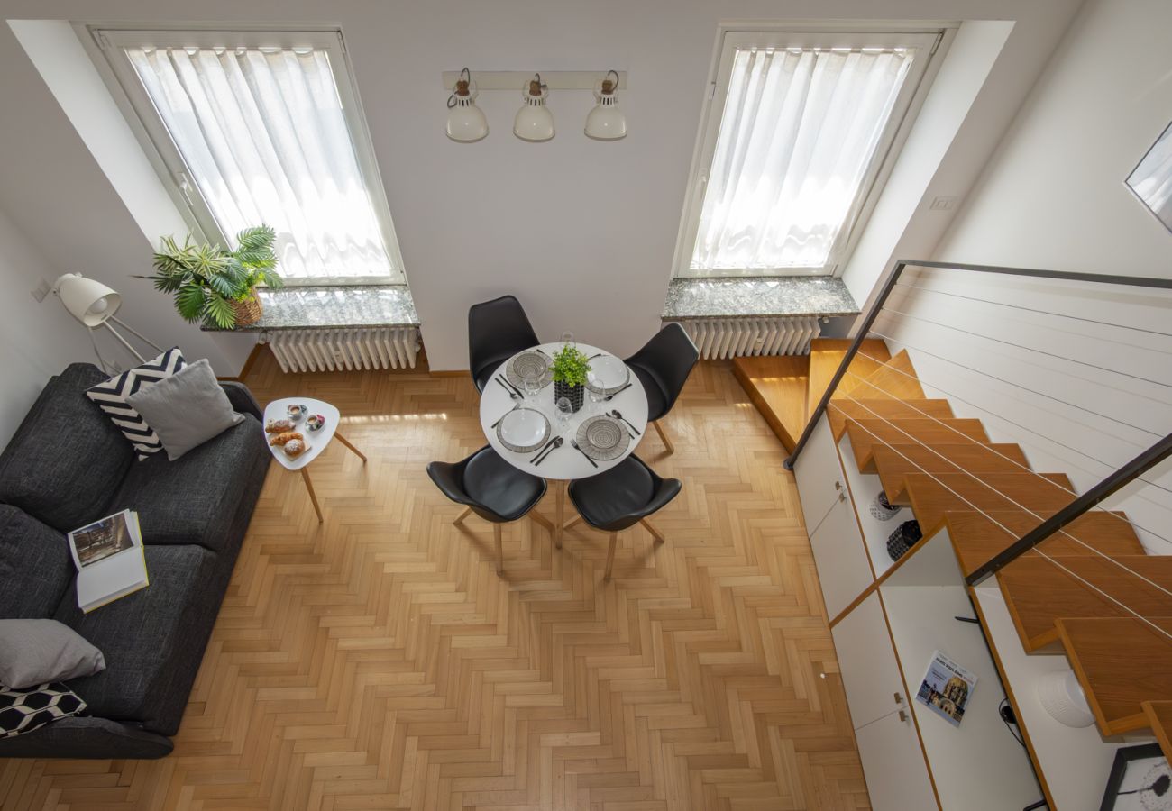Appartamento a Milano - Vicolo Fiori - Moderno loft su 2 piani nel cuore di Brera 
