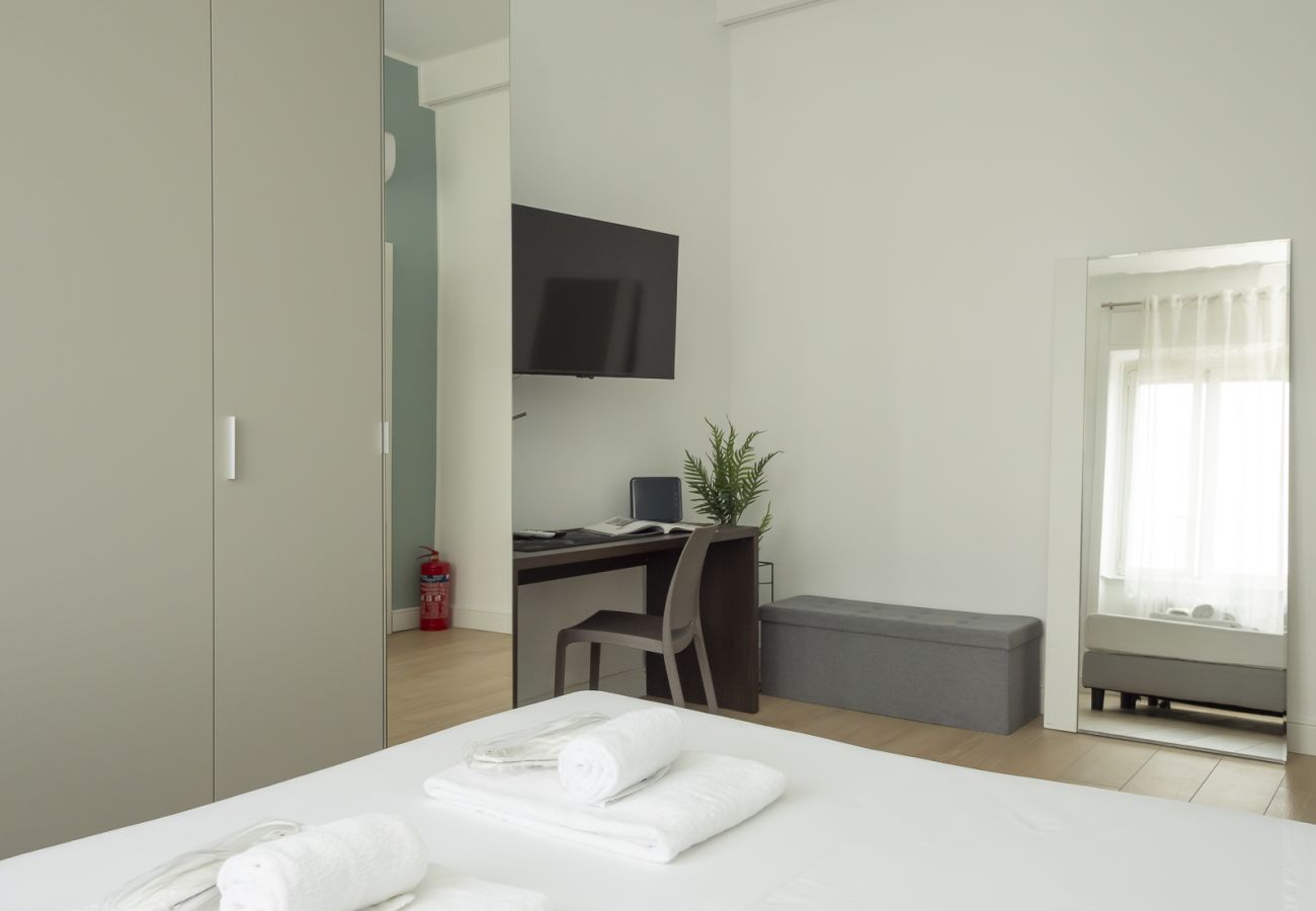 Appartamento a Milano - Spinoza - Moderno bilo con balcone zona Piola