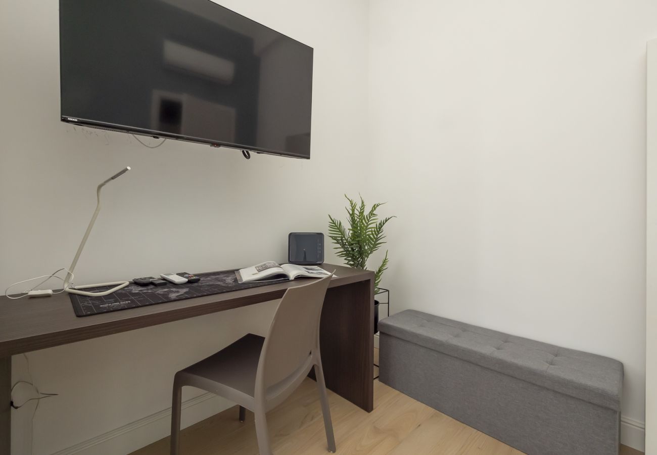 Appartamento a Milano - Spinoza - Moderno bilo con balcone zona Piola