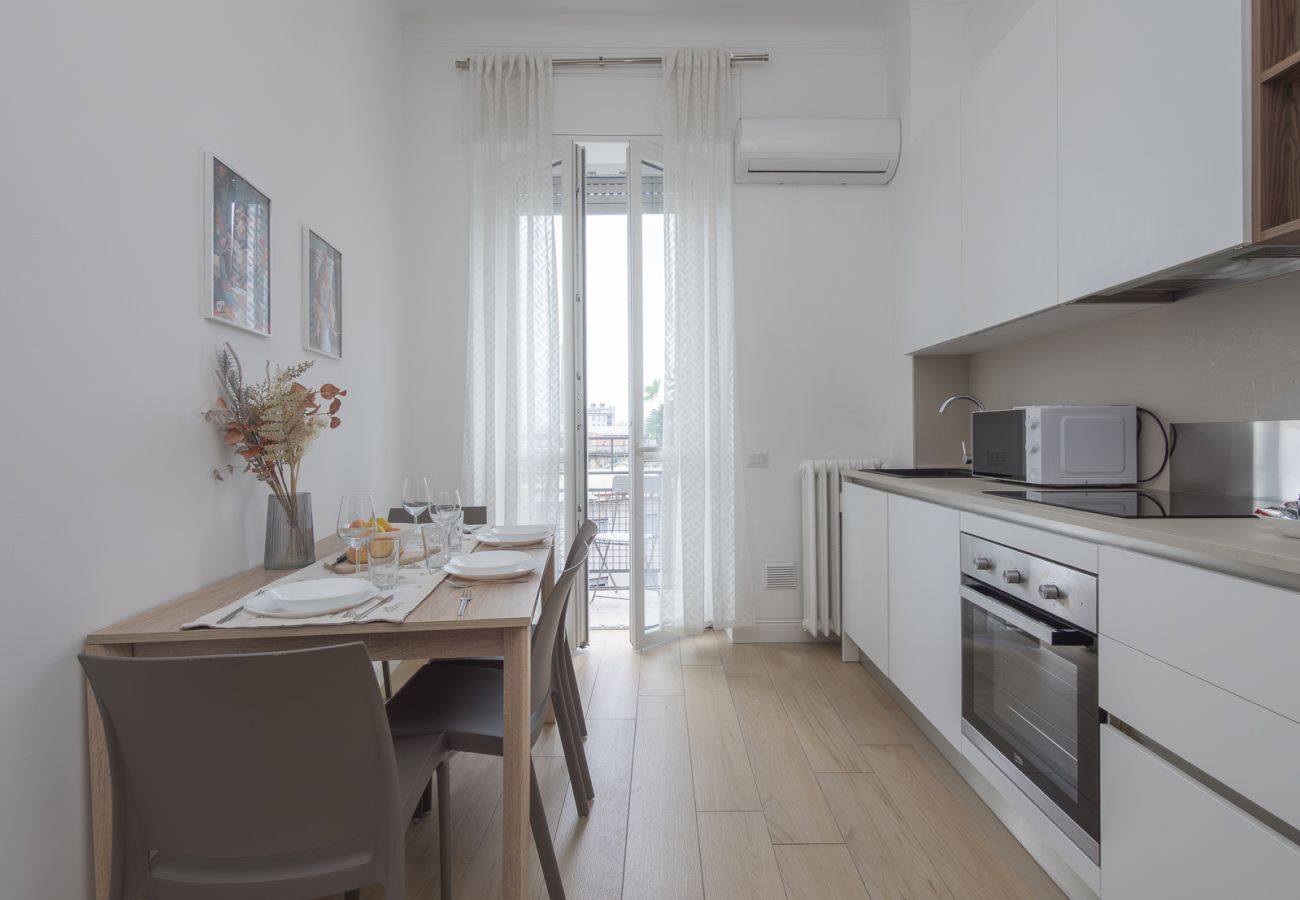 Appartamento a Milano - Spinoza - Moderno bilo con balcone zona Piola