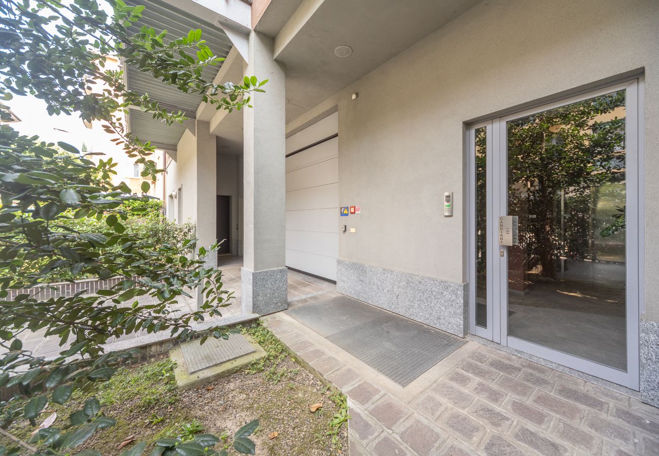 Studio a Milano - Palazzo Candiani. Monolocale superior con terrazza