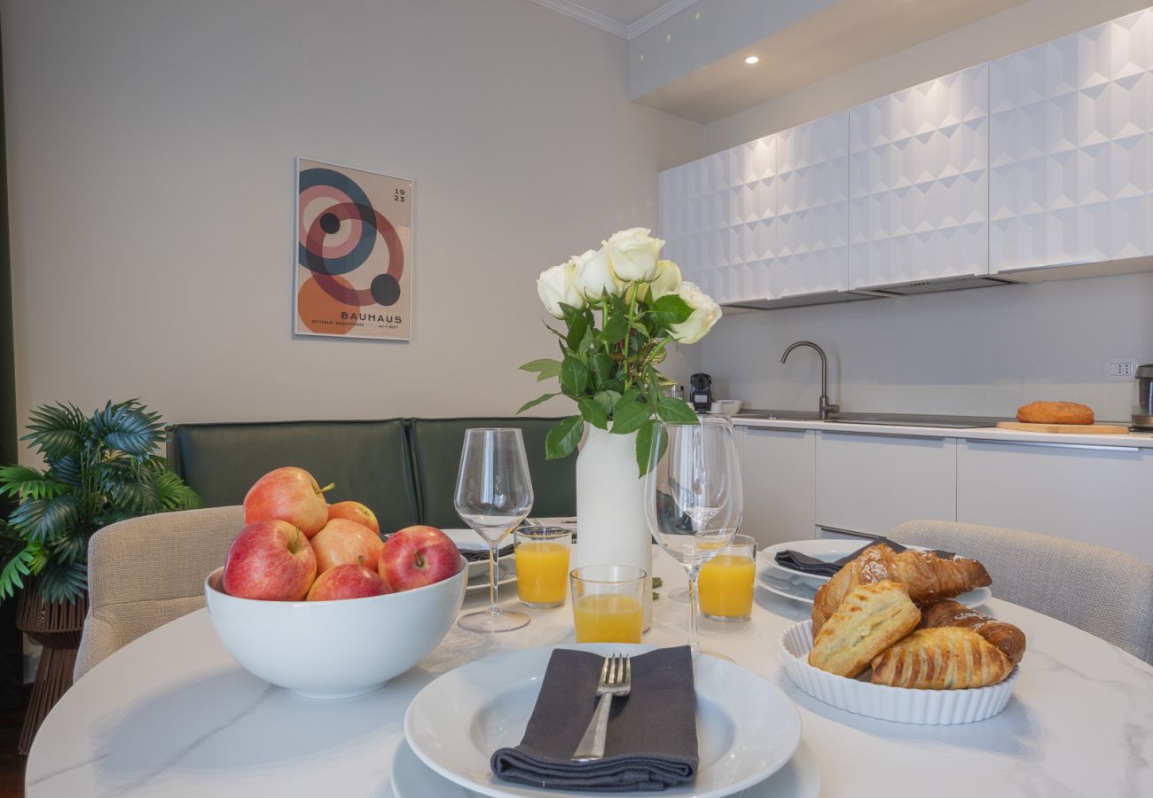 Apartment in Milan - Corso Venezia - Elegant 1 BR apt with shared rooftop terrace in the heart of Milan