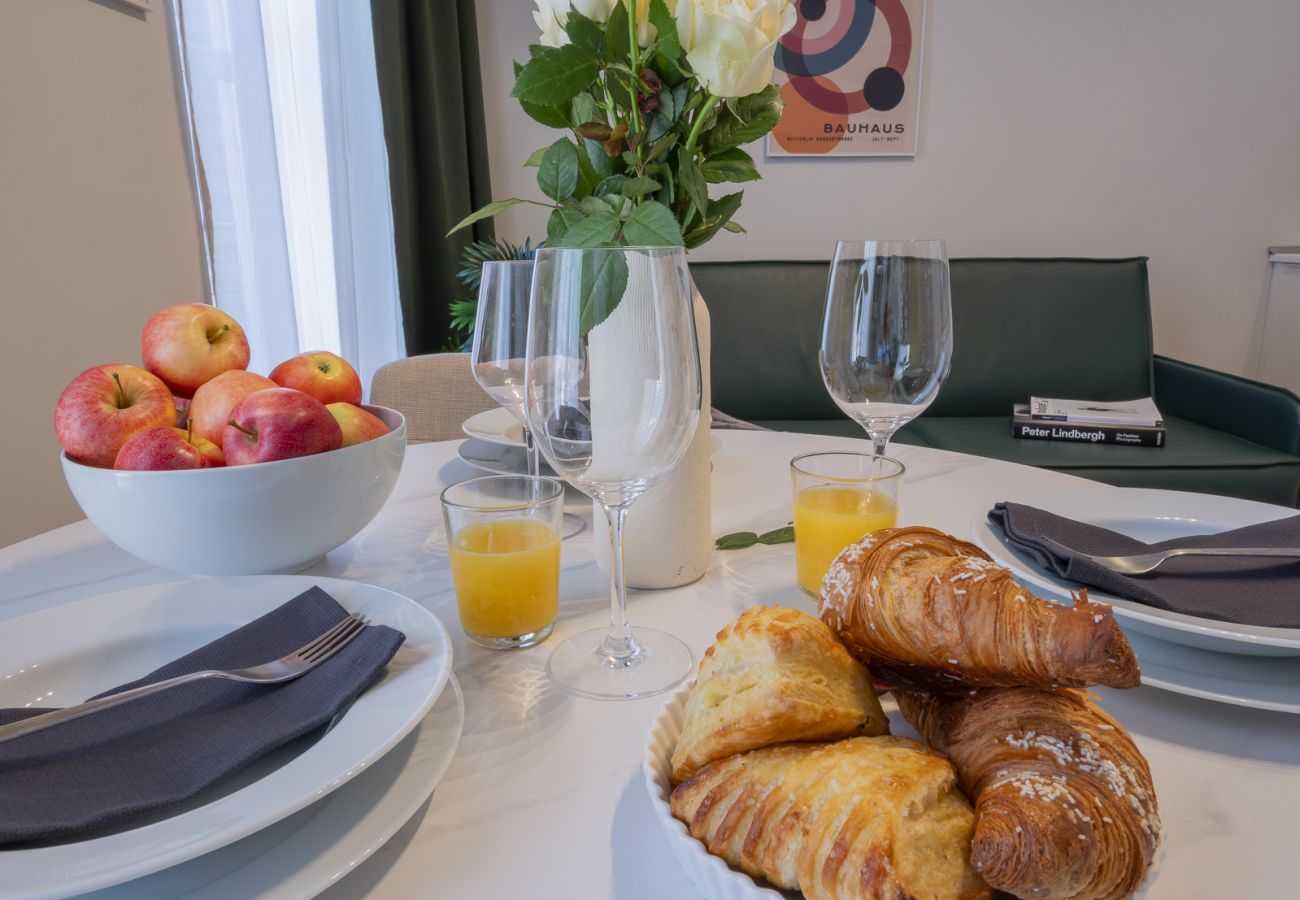 Apartment in Milan - Corso Venezia - Elegant 1 BR apt with shared rooftop terrace in the heart of Milan