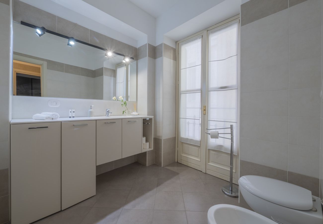 Apartment in Milan - Corso Venezia - Elegant 1 BR apt with shared rooftop terrace in the heart of Milan