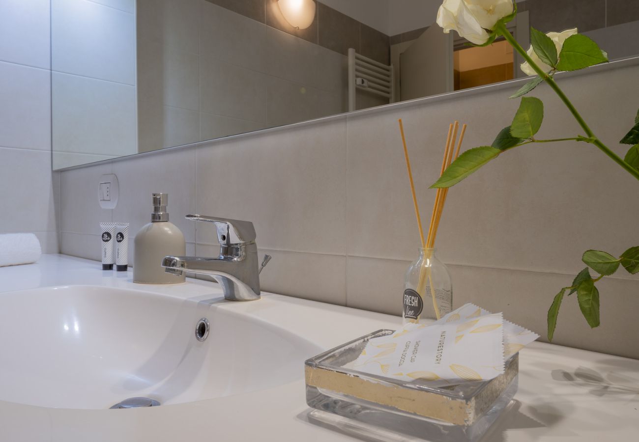 Apartment in Milan - Corso Venezia - Elegant 1 BR apt with shared rooftop terrace in the heart of Milan