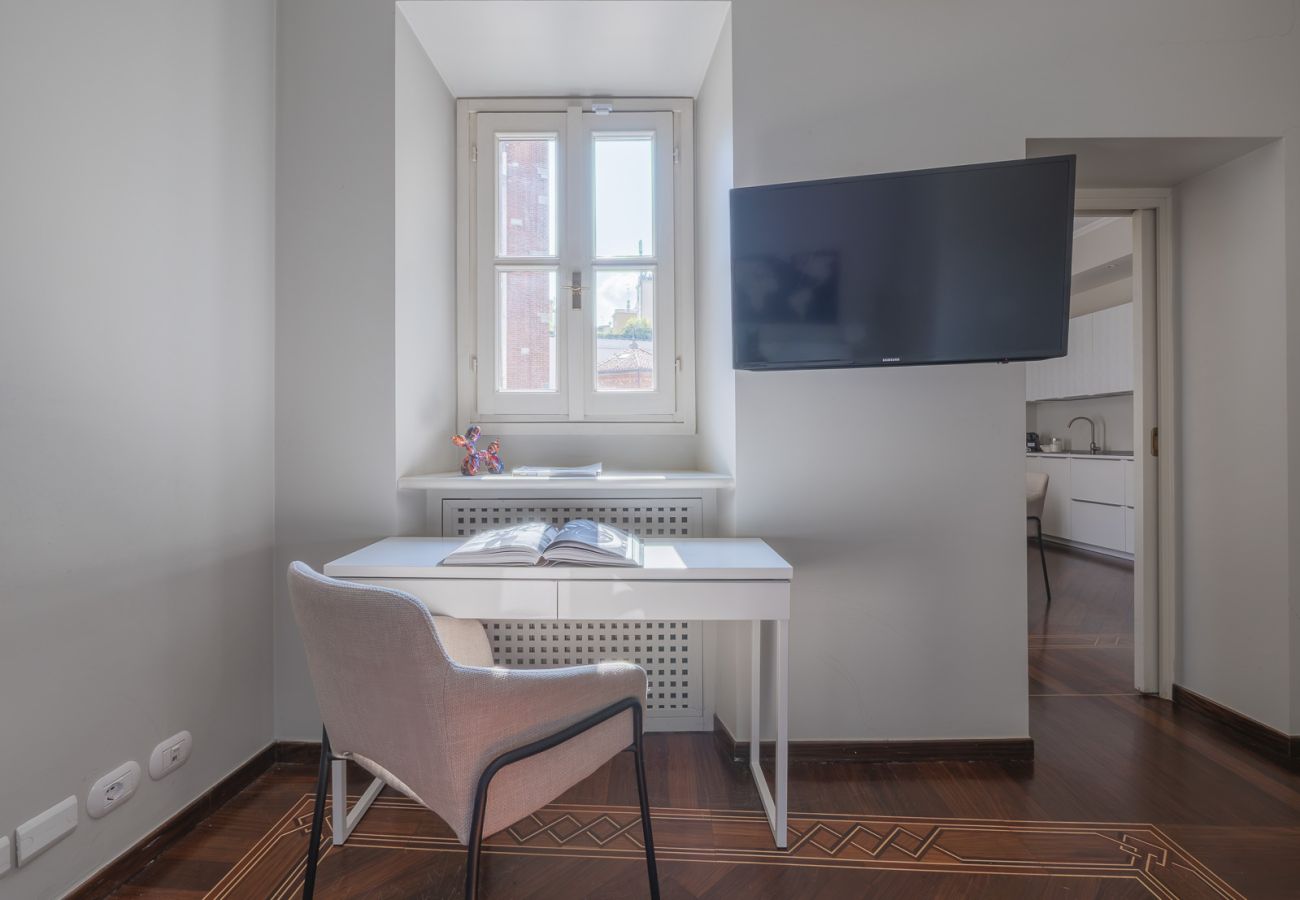 Apartment in Milan - Corso Venezia - Elegant 1 BR apt with shared rooftop terrace in the heart of Milan