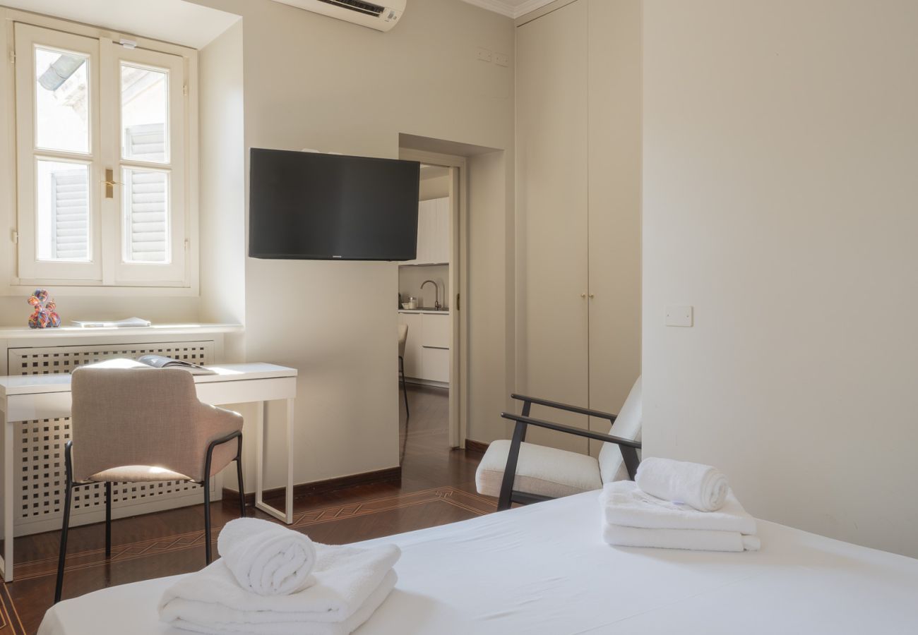 Apartment in Milan - Corso Venezia - Elegant 1 BR apt with shared rooftop terrace in the heart of Milan