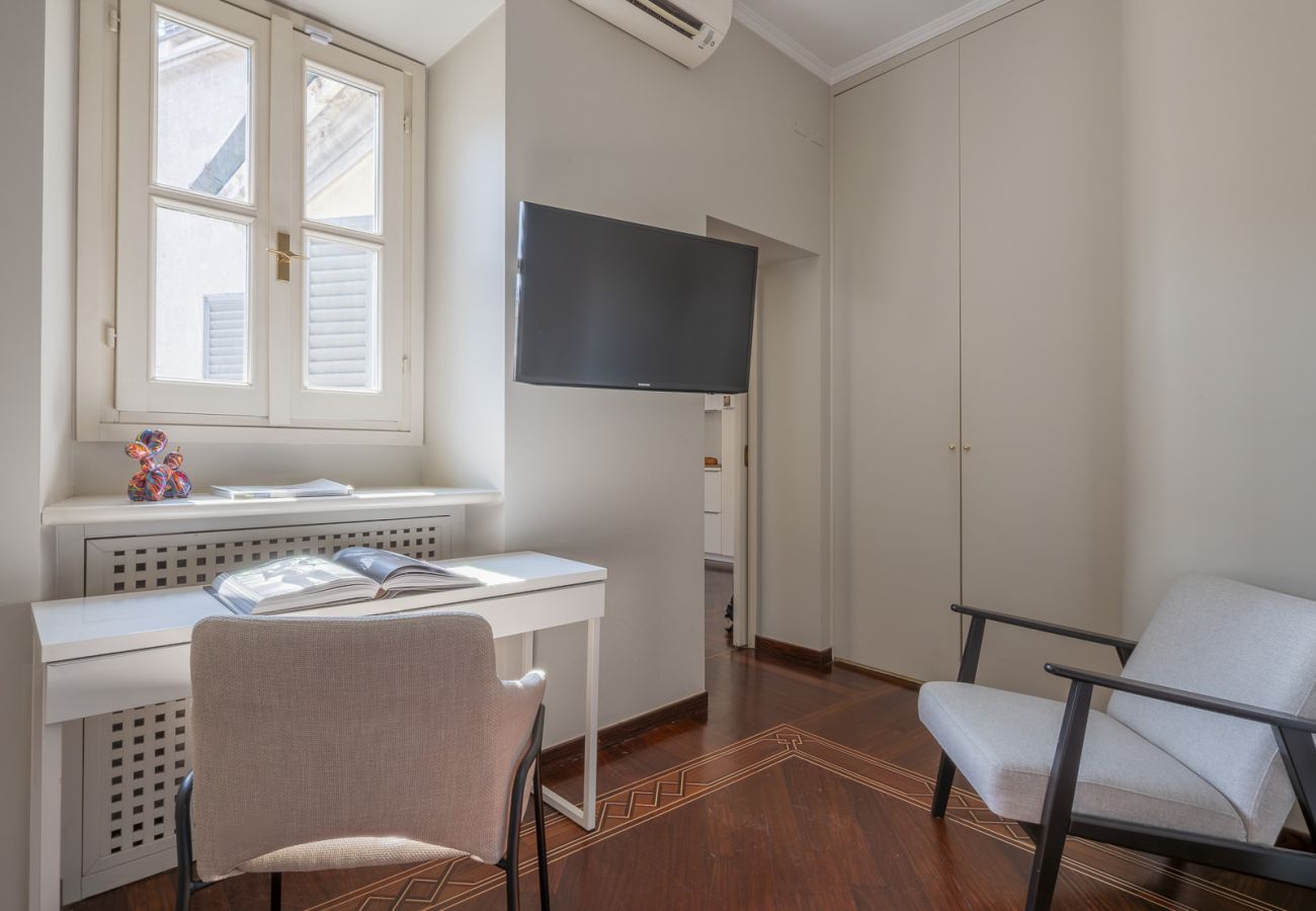 Apartment in Milan - Corso Venezia - Elegant 1 BR apt with shared rooftop terrace in the heart of Milan