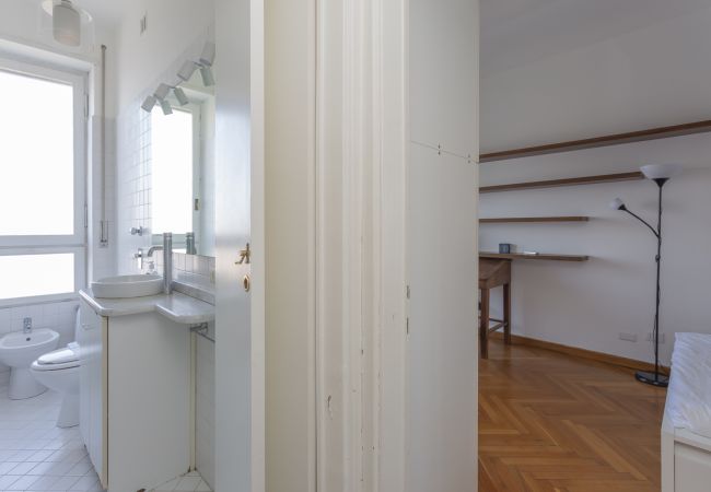 Apartment in Milano - Biancamano Skyline view - 13th floor 1 bdr with balcony in Moscova/Sempione Apartment in Milano - Biancamano Skyline view - 13th floor 1 bdr with balcony in Moscova/Sempione