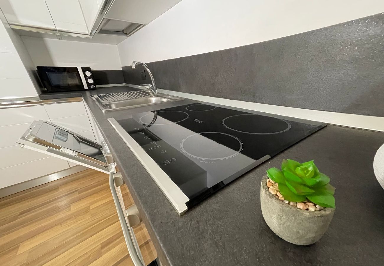Apartment in Milan - Candiani Building - Bright & Spacious 1 BR w/balcony in Bovisa 