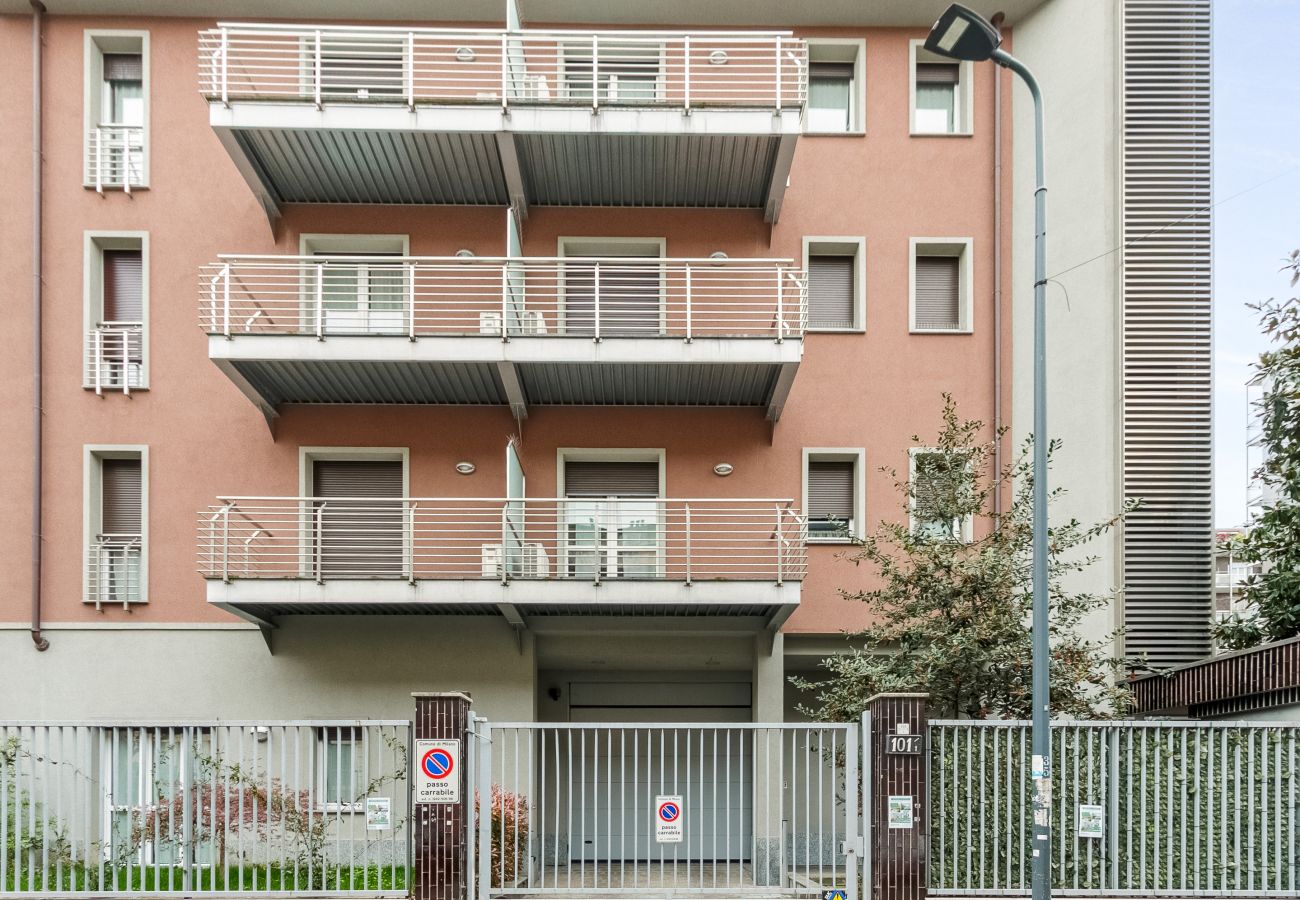 Apartment in Milan - Candiani Building - Bright & Spacious 1 BR w/balcony in Bovisa 