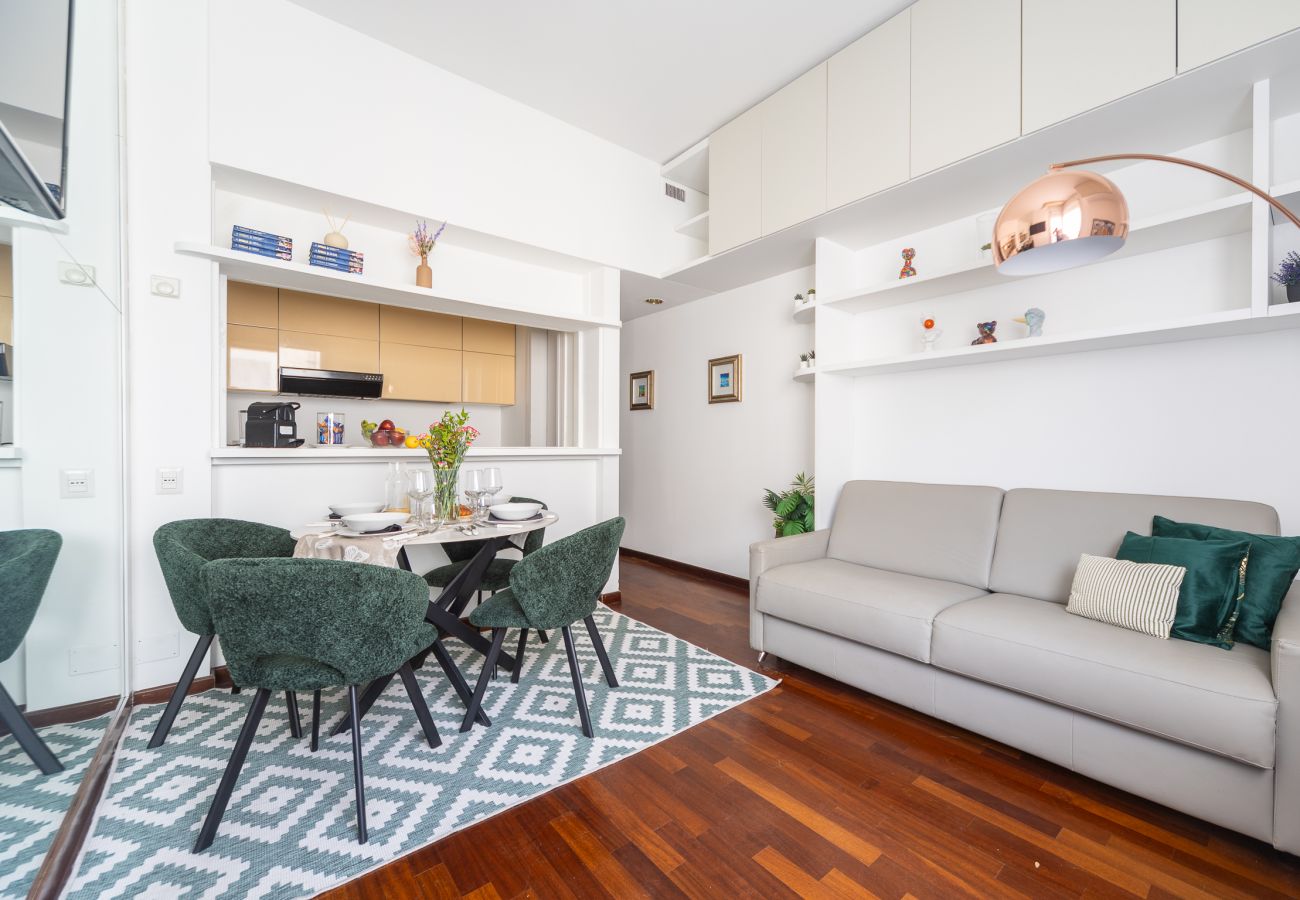 Apartment in Milan - S. Marco - Bright & Central 1BDR with Balcony in Brera 
