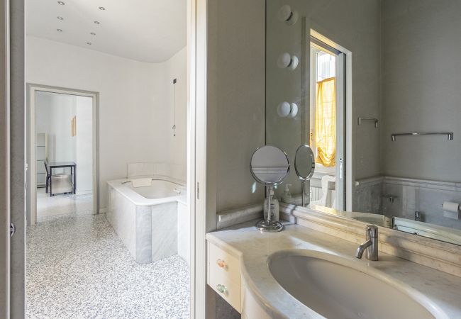 Apartment in Milano - Della Signora - Elegant & charming 1-bdr apartment close to Duomo Apartment in Milano - Della Signora - Elegant & charming 1-bdr apartment close to Duomo