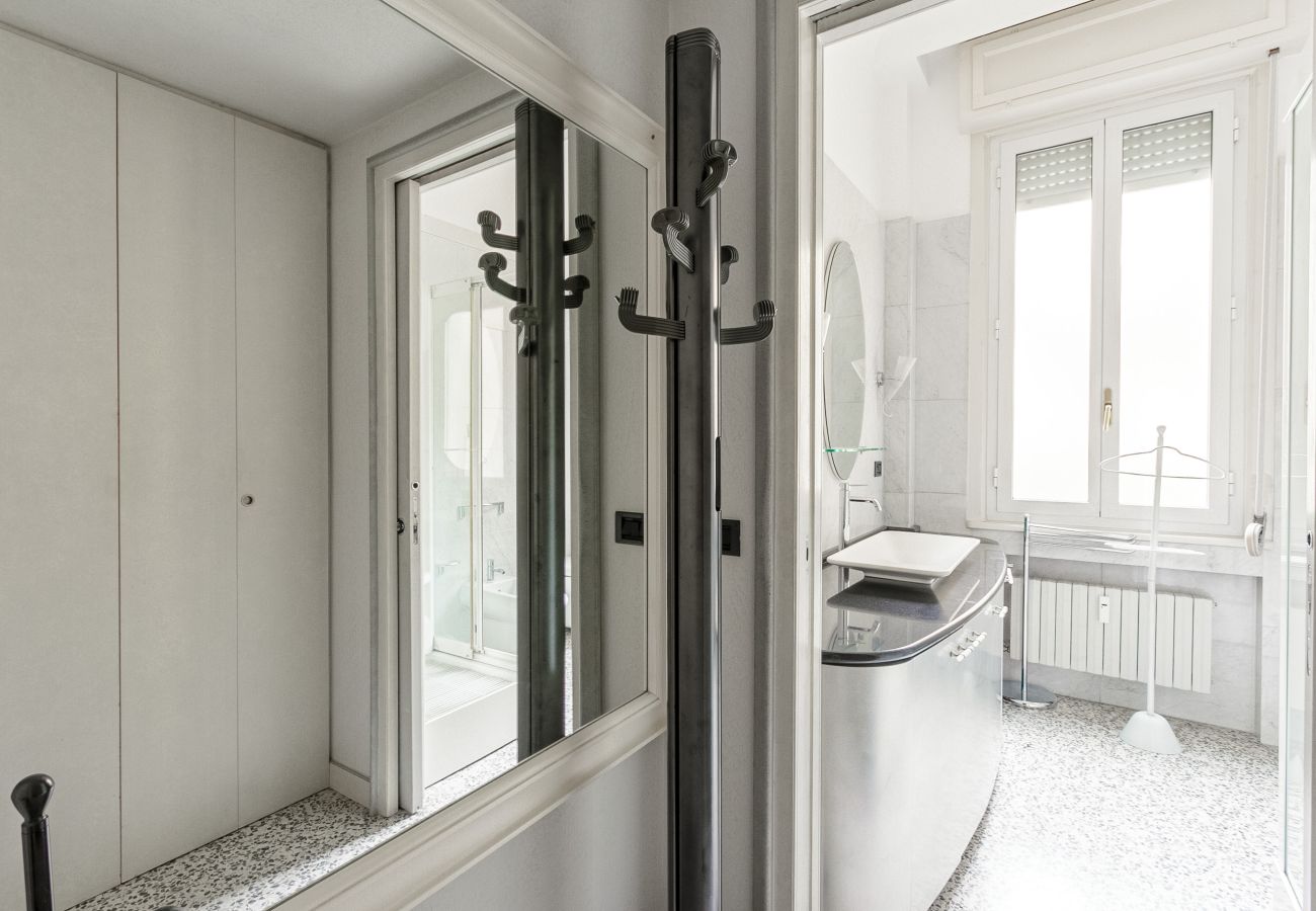 Apartment in Milan - Della Signora - Elegant & charming 1-bdr apartment close to Duomo
