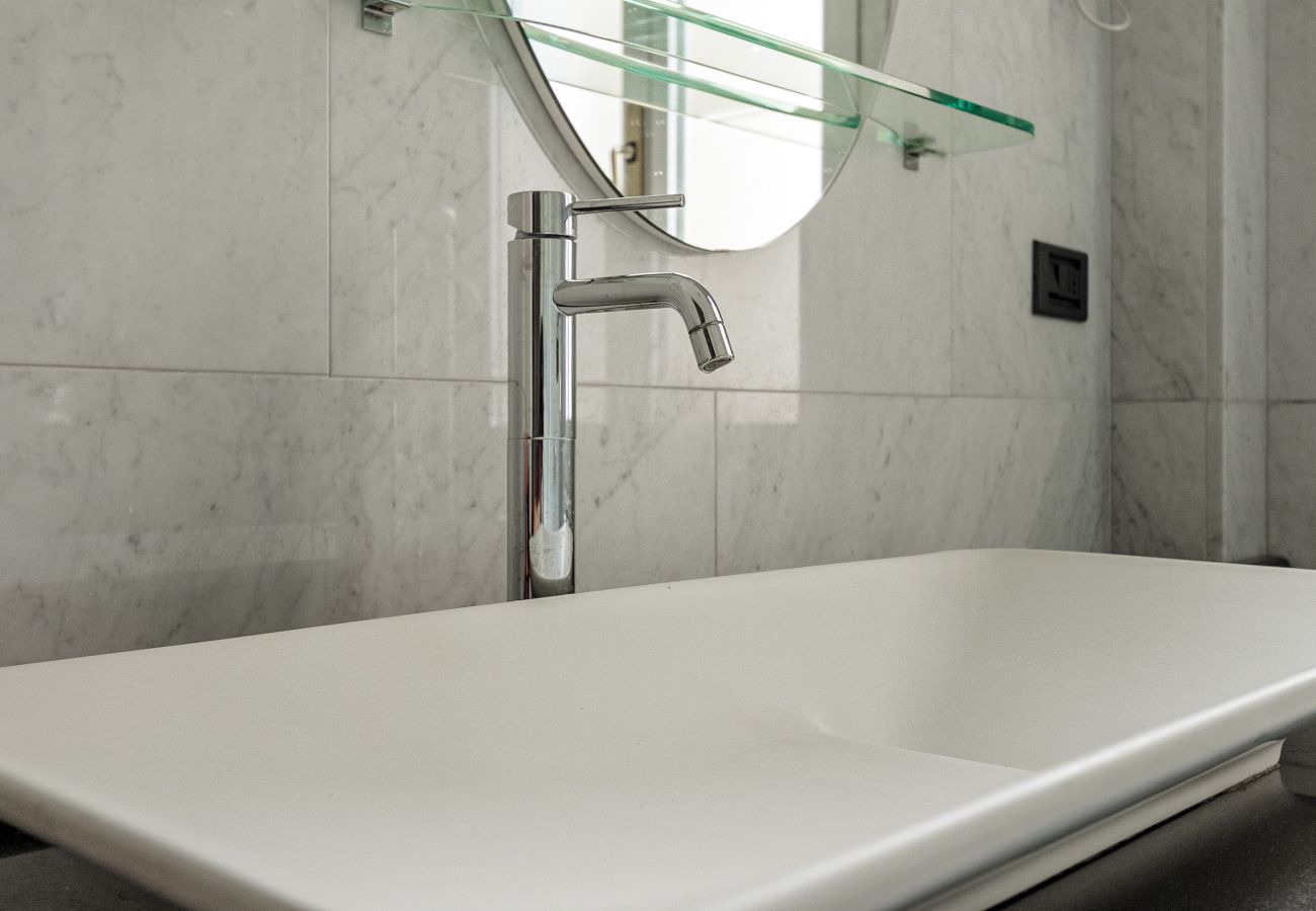 Apartment in Milan - Della Signora - Elegant & charming 1-bdr apartment close to Duomo