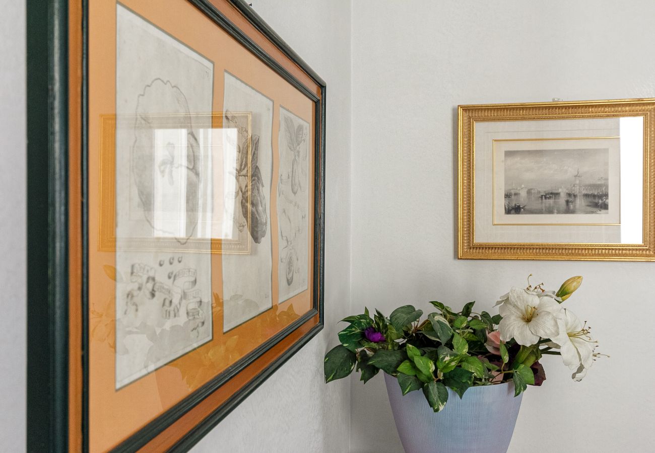 Apartment in Milan - Della Signora - Elegant & charming 1-bdr apartment close to Duomo