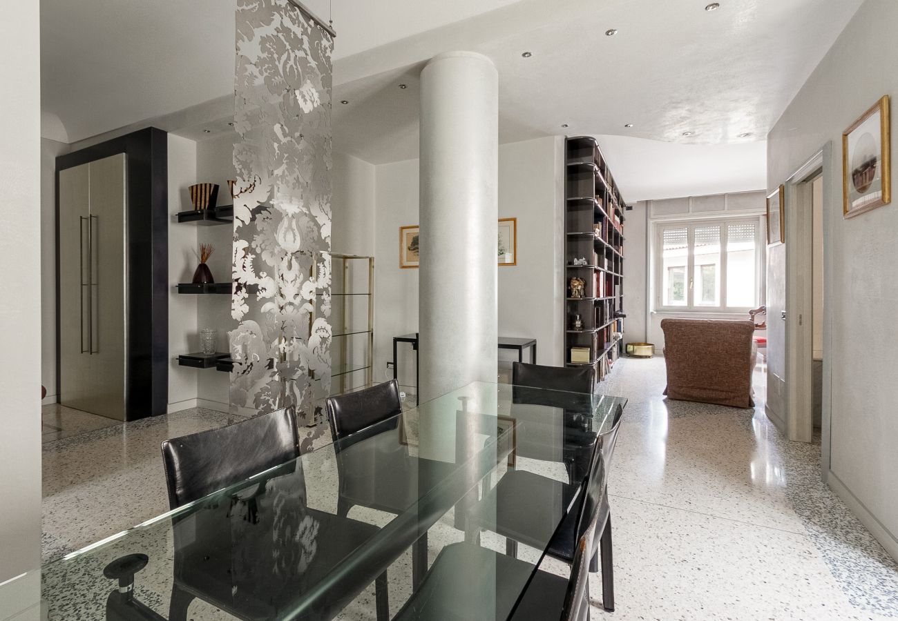 Apartment in Milan - Della Signora - Elegant & charming 1-bdr apartment close to Duomo