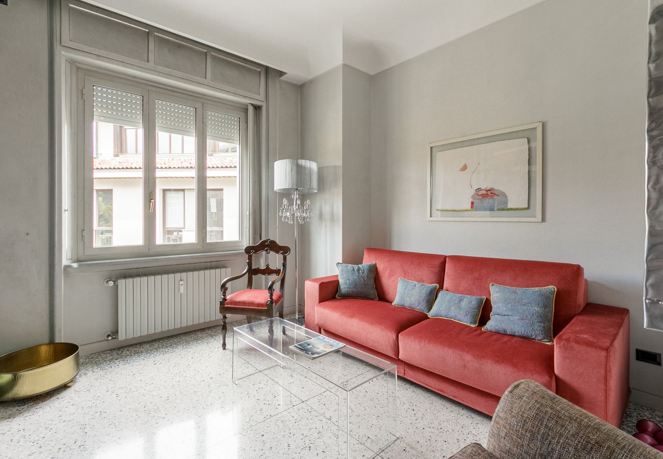 Apartment in Milan - Della Signora - Elegant & charming 1-bdr apartment close to Duomo