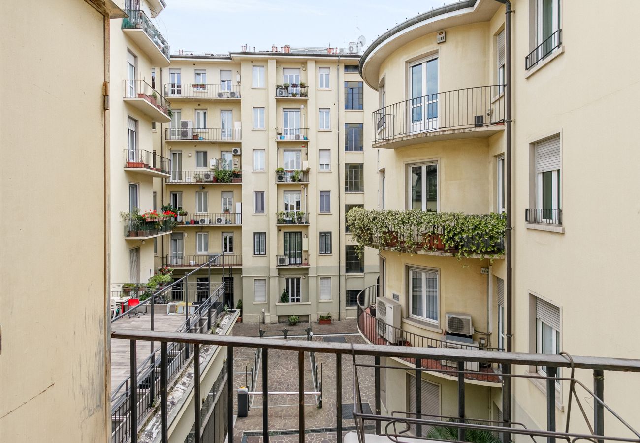 Apartment in Milan - Della Signora - Elegant & charming 1-bdr apartment close to Duomo