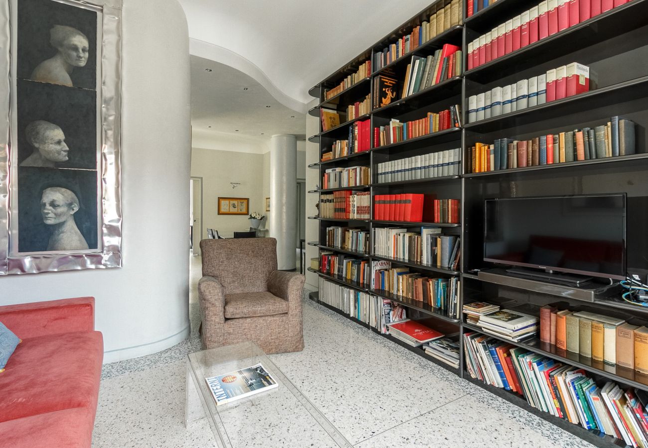 Apartment in Milan - Della Signora - Elegant & charming 1-bdr apartment close to Duomo