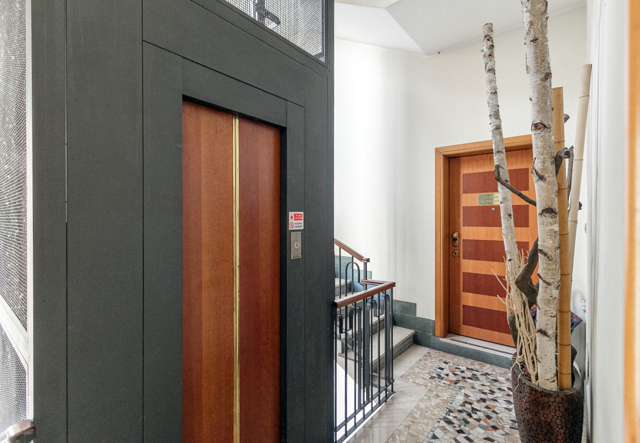 Apartment in Milan - Della Signora - Elegant & charming 1-bdr apartment close to Duomo