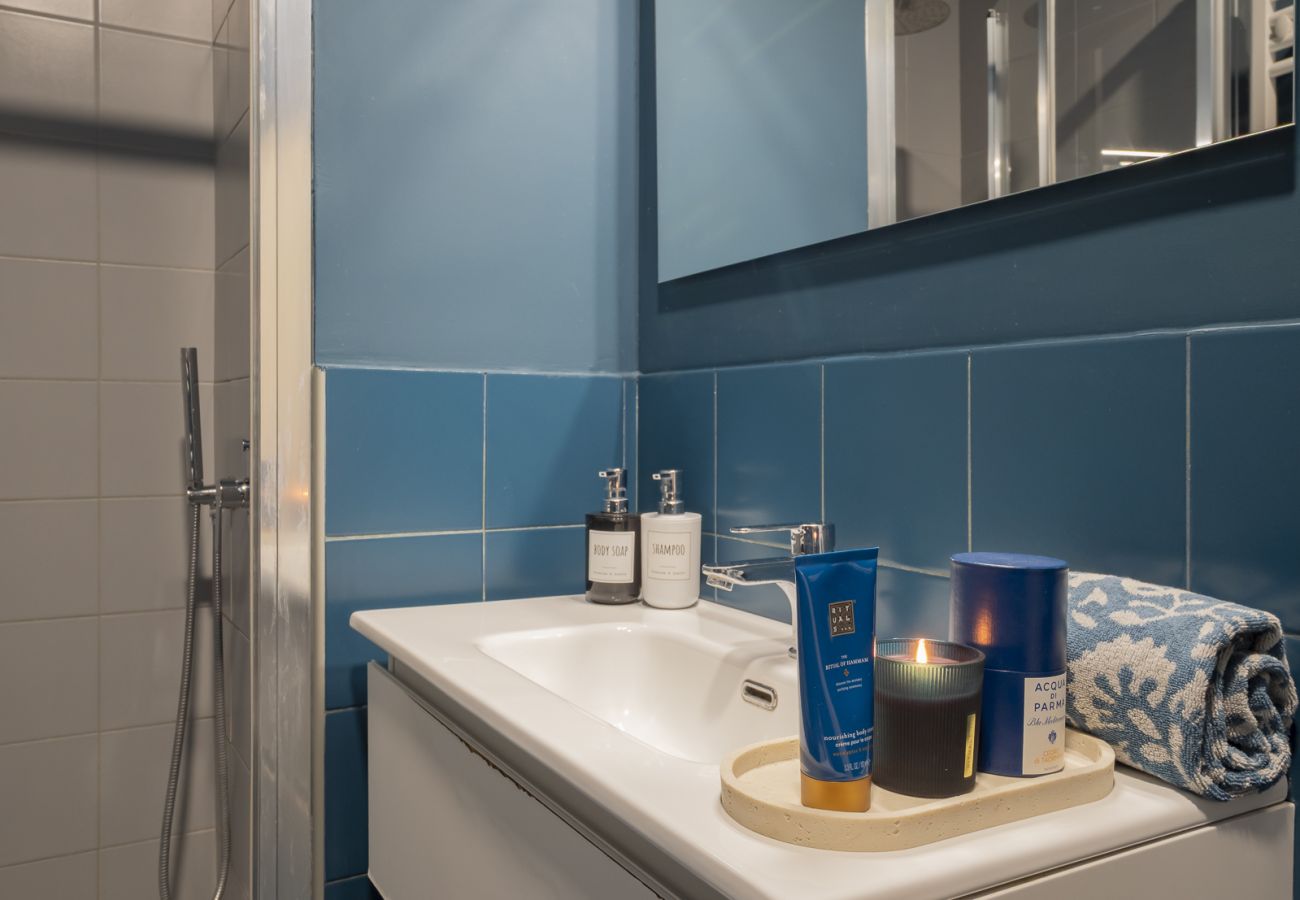 Apartment in Milan - Porta Vittoria A - Moder 1BDR with terrace, Duomo area