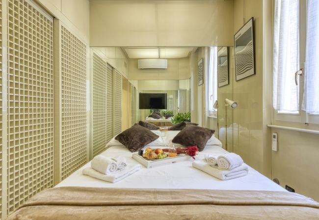 Apartment in Milano - Cerva - stylish 1 bedroom close to Duomo Apartment in Milano - Cerva - stylish 1 bedroom close to Duomo