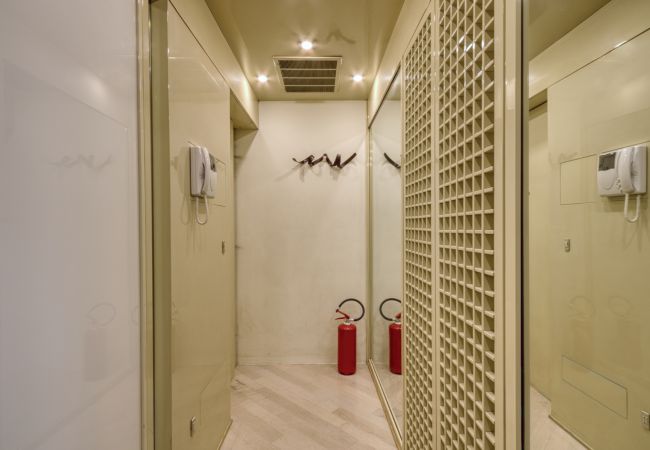 Apartment in Milano - Cerva - stylish 1 bedroom close to Duomo Apartment in Milano - Cerva - stylish 1 bedroom close to Duomo