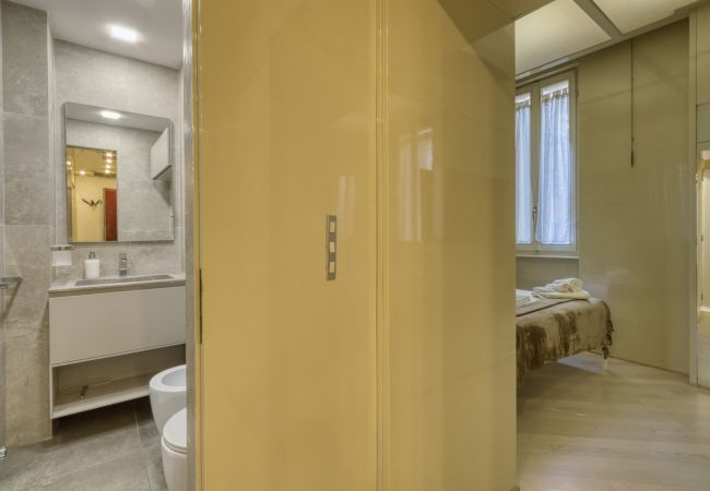 Apartment in Milano - Cerva - stylish 1 bedroom close to Duomo Apartment in Milano - Cerva - stylish 1 bedroom close to Duomo