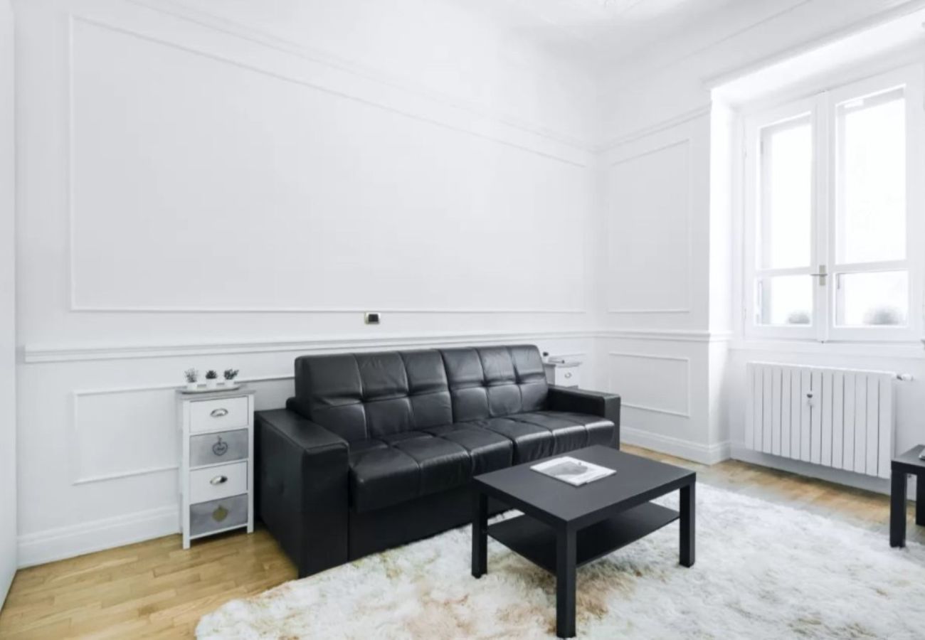 Studio in Milan - Acquileia - Stylish loft  steps from Corso Magenta